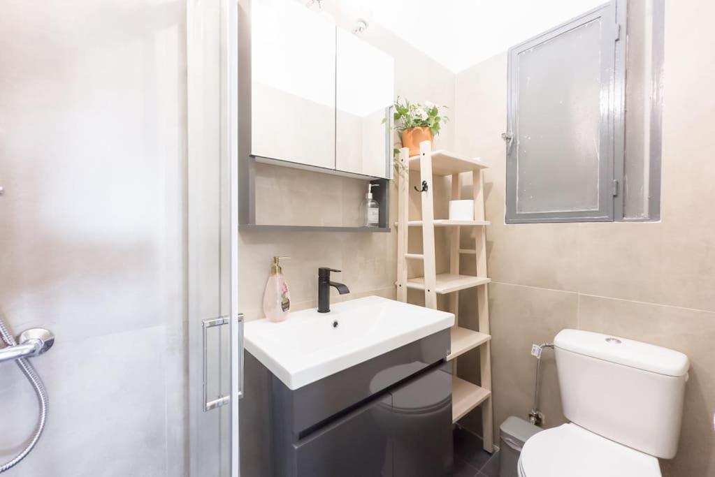 Spacious Urban Apt In The Heart Of Athén Kültér fotó
