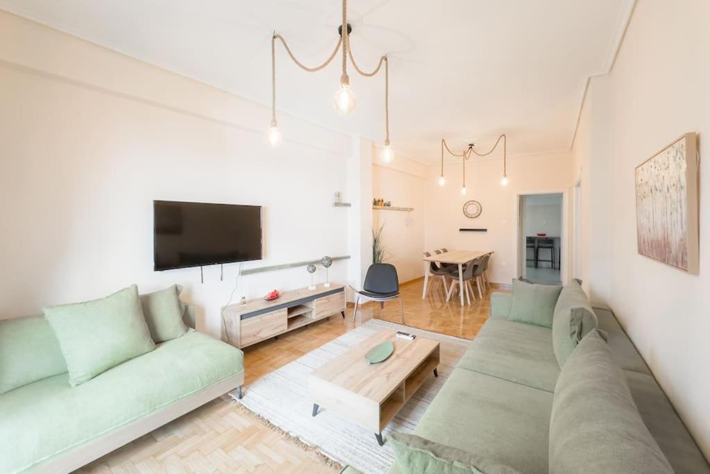 Spacious Urban Apt In The Heart Of Athén Kültér fotó