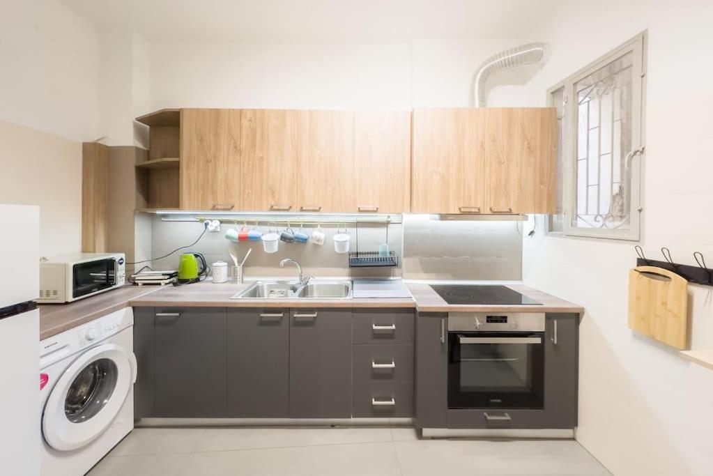 Spacious Urban Apt In The Heart Of Athén Kültér fotó